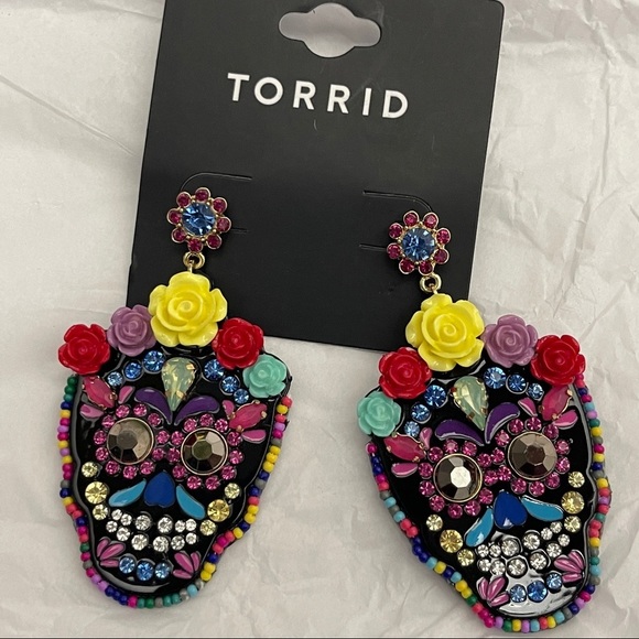 FREE WITH $100 PURCHASE TORRID NWT BEADED SKELETON EARRING - Picture 4 of 4